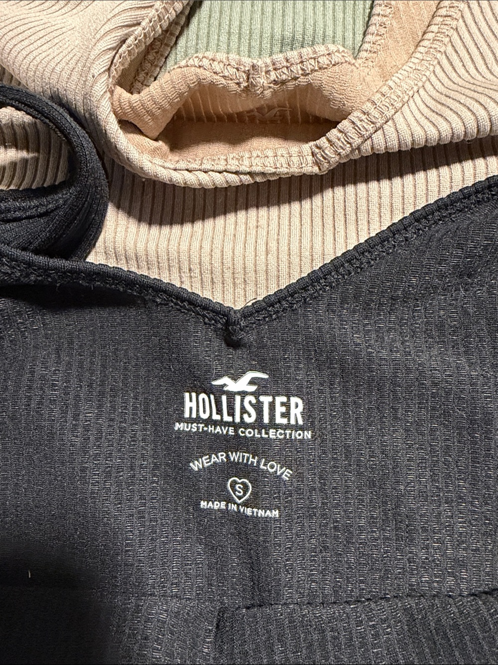 5 Hollister Ribbed Seamless V-Neck Crop Tanks Size S- Black, Cream, Olive, White - Picture 2 of 6